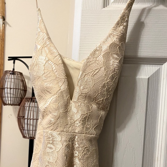 V neck lace dress - Picture 3 of 7